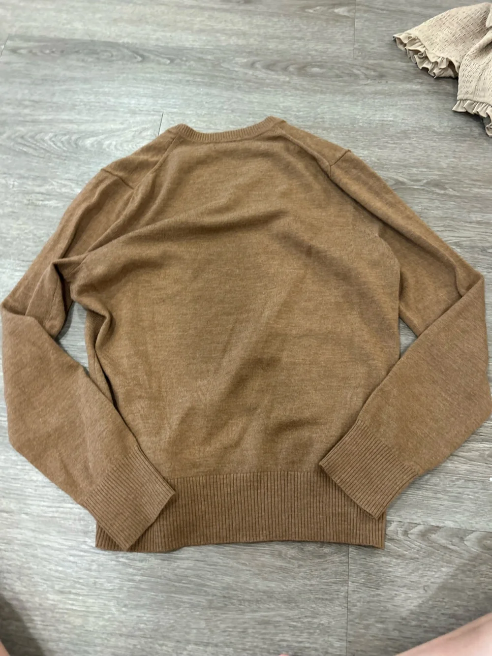 Banana Republic Men's V-Neck Sweater in Camel